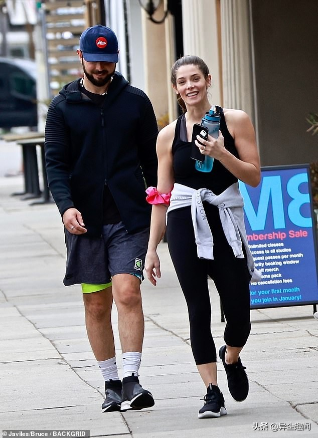 暮光之城红色卷发女孩,暮光之城女主角短发帅气