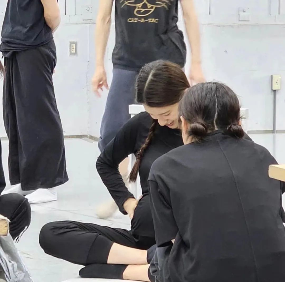 还记得《哥哥太爱我》的妹妹土屋太凤吗？她当妈妈啦！