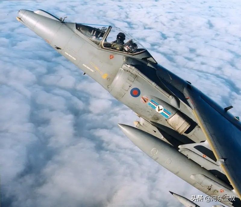 英国航母单兵飞行器,小鹰级航母舰载机