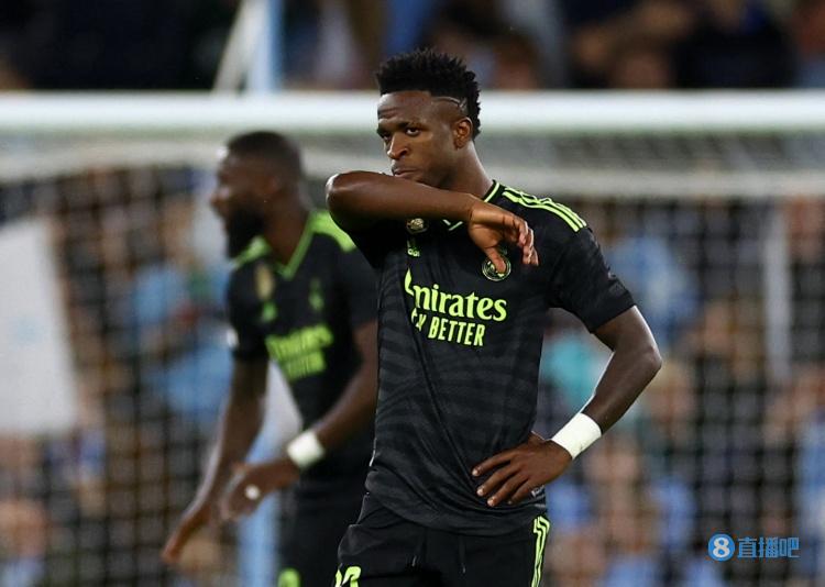 赤裸裸耍流氓,打人的维尼修斯成了受害者,皇马球员有免死金牌