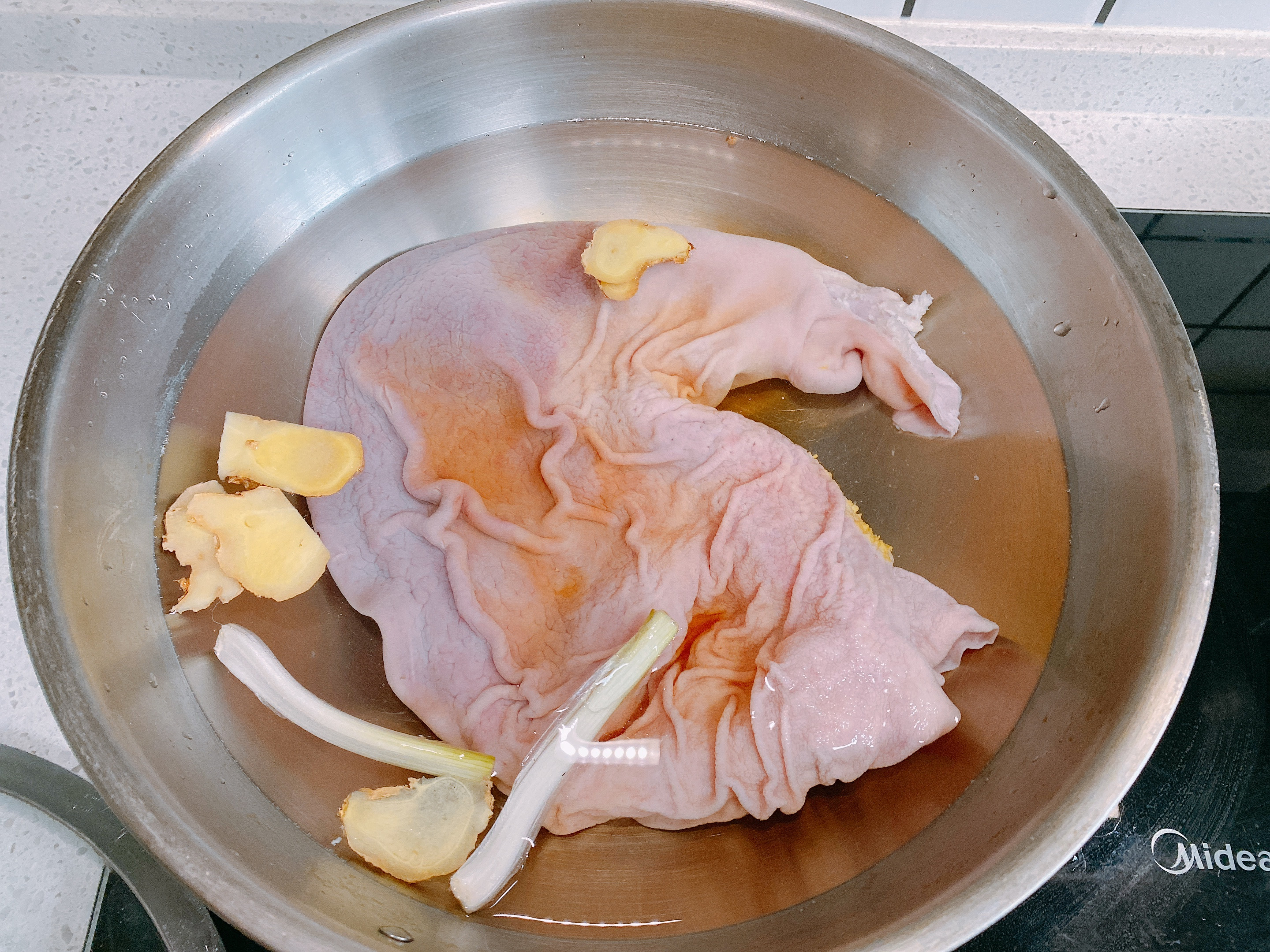 冬天猪肚鸡汤炖什么最补,暖胃驱寒的胡椒猪肚鸡汤