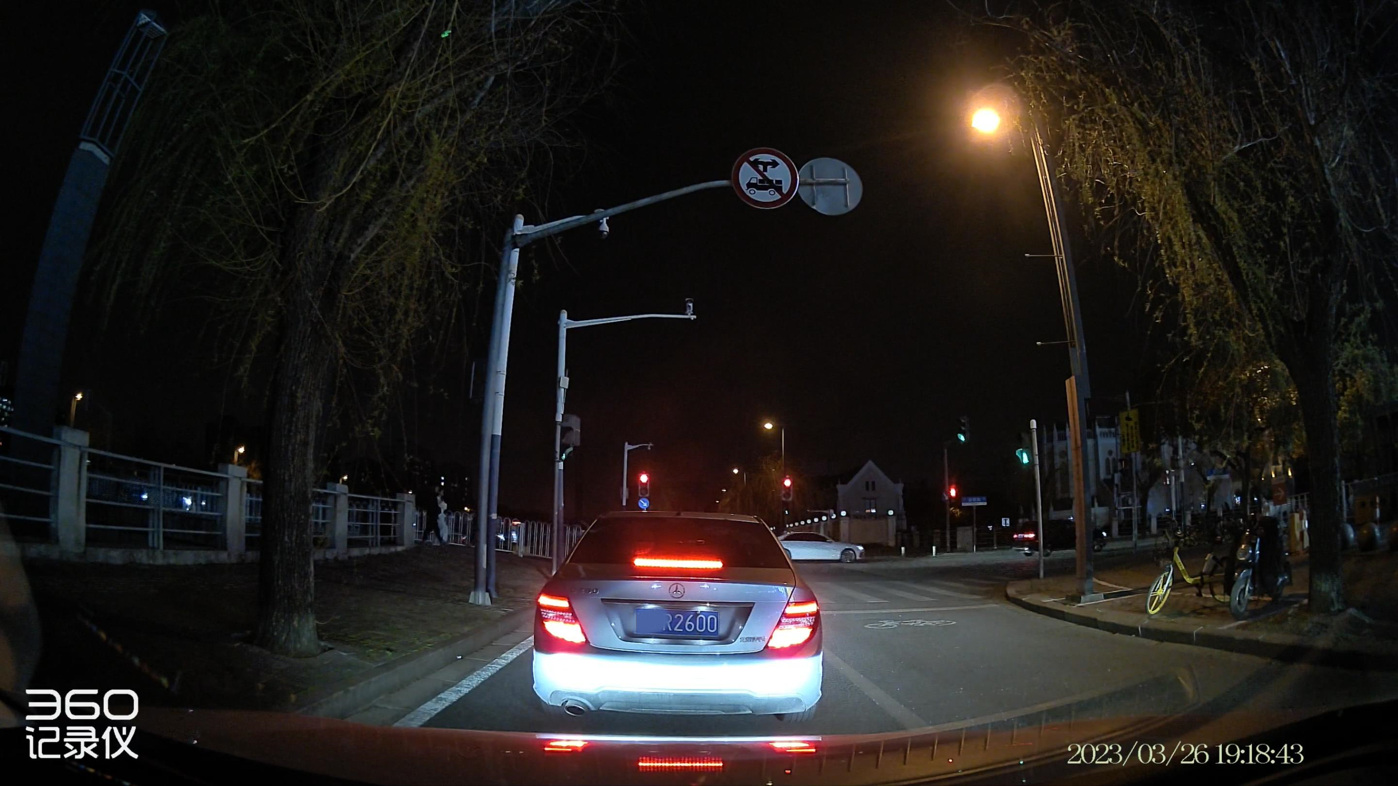 老婆要台『既要又要还要』的行车记录仪，找了半天，我最终选了它