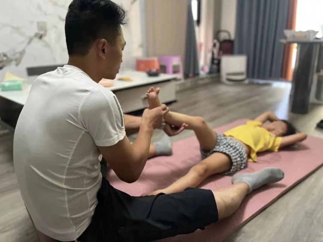 小孩子学舞蹈下腰是不是很危险 (幼童学舞下腰的危害)