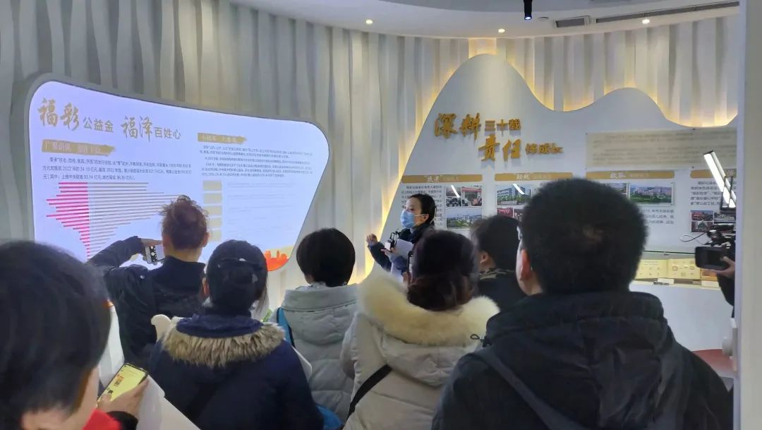 双色球重庆领奖直播,重庆18人合买双色球的彩票