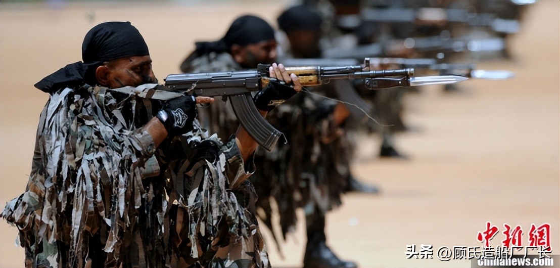 MP5不敌56式的后果，半支空军报销，2001年卡图纳亚克基地奇袭战