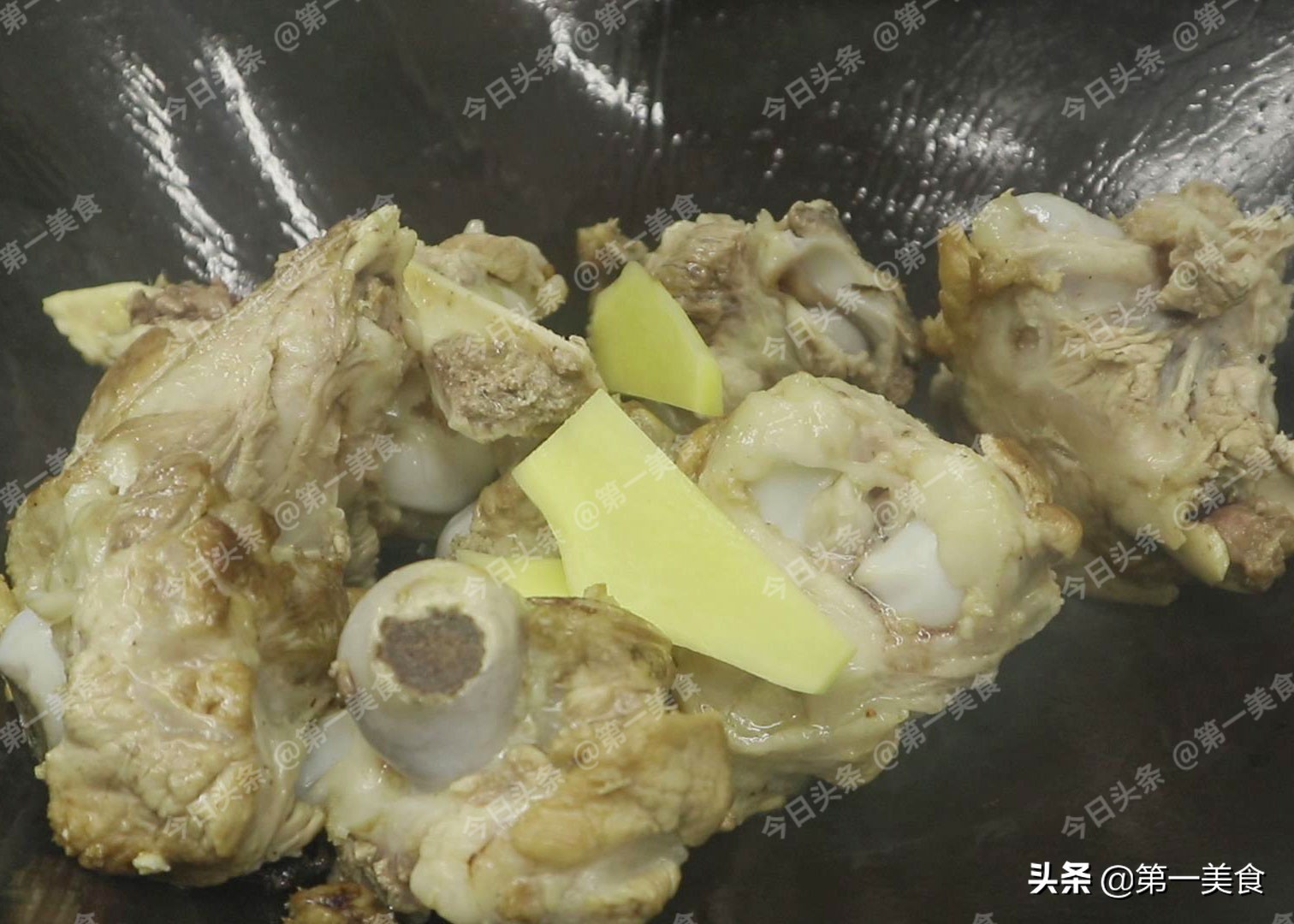 如何炖骨头汤才好喝,用什么方法炖骨头汤又白又浓好喝