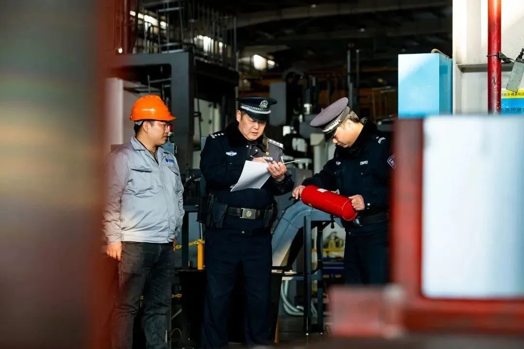 警企融合显成效,警企携手共发展