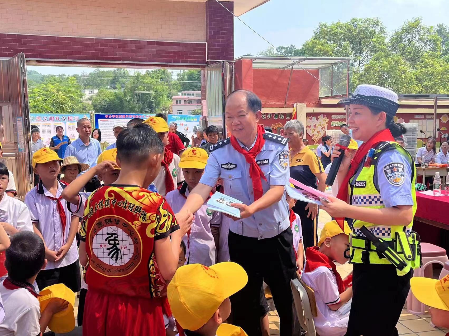 公安庆六一法制宣传,欢度六一普法宣传活动