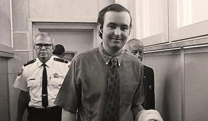 恶魔树绞刑案，迷恋女人*裤内**...