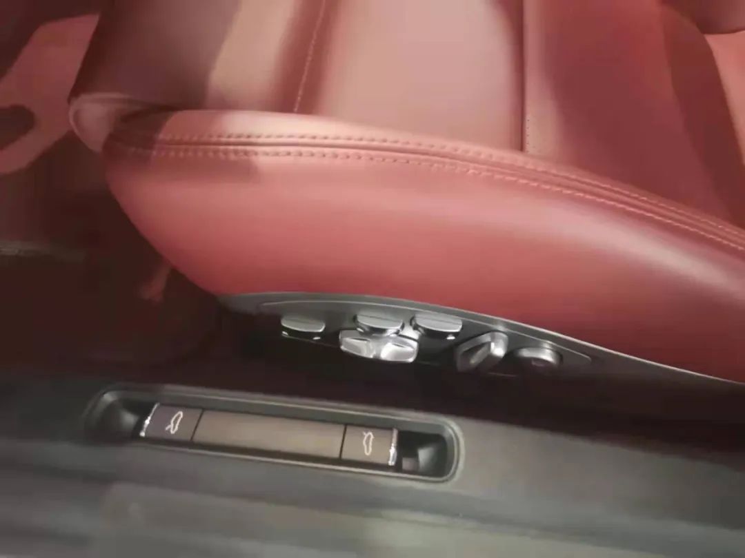 18款保时捷718敞篷2.5t二手多少钱,保时捷718新款敞篷车顶配落地价