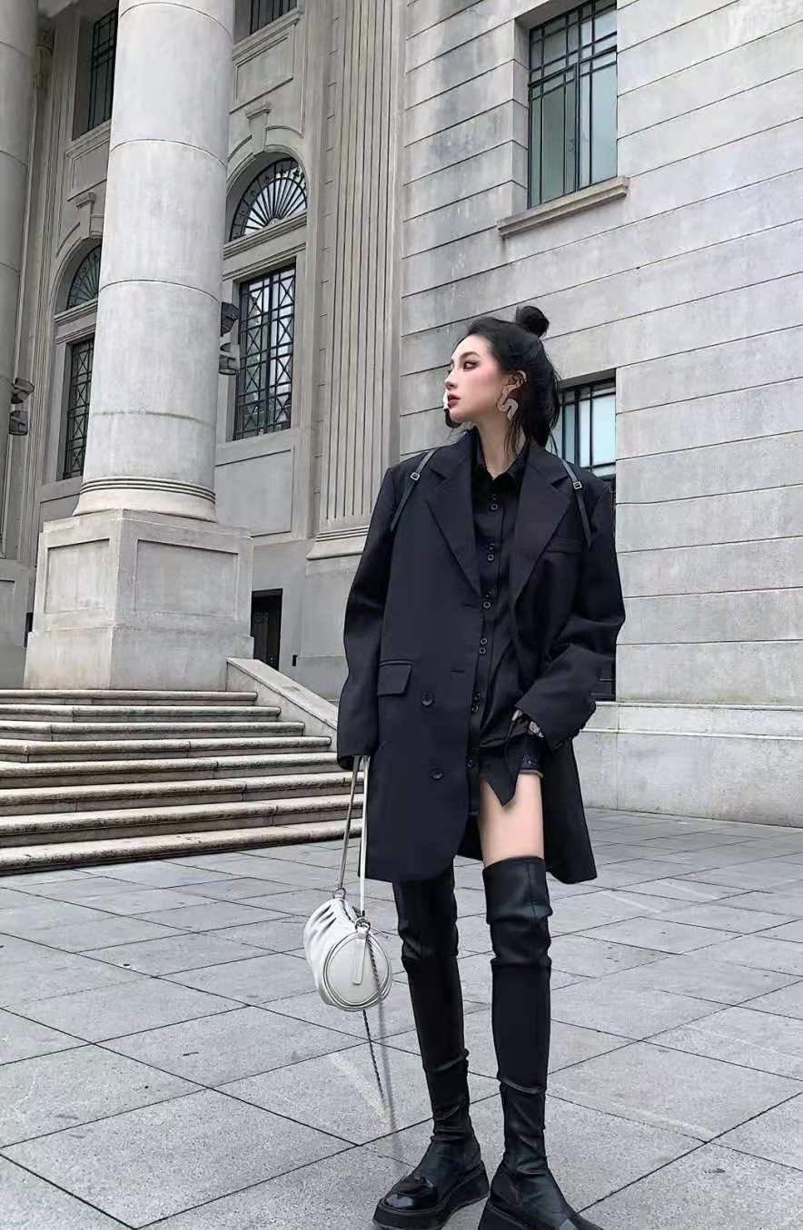 适合四十岁女人穿的马丁靴,秋冬马丁靴长筒靴哪个更时尚