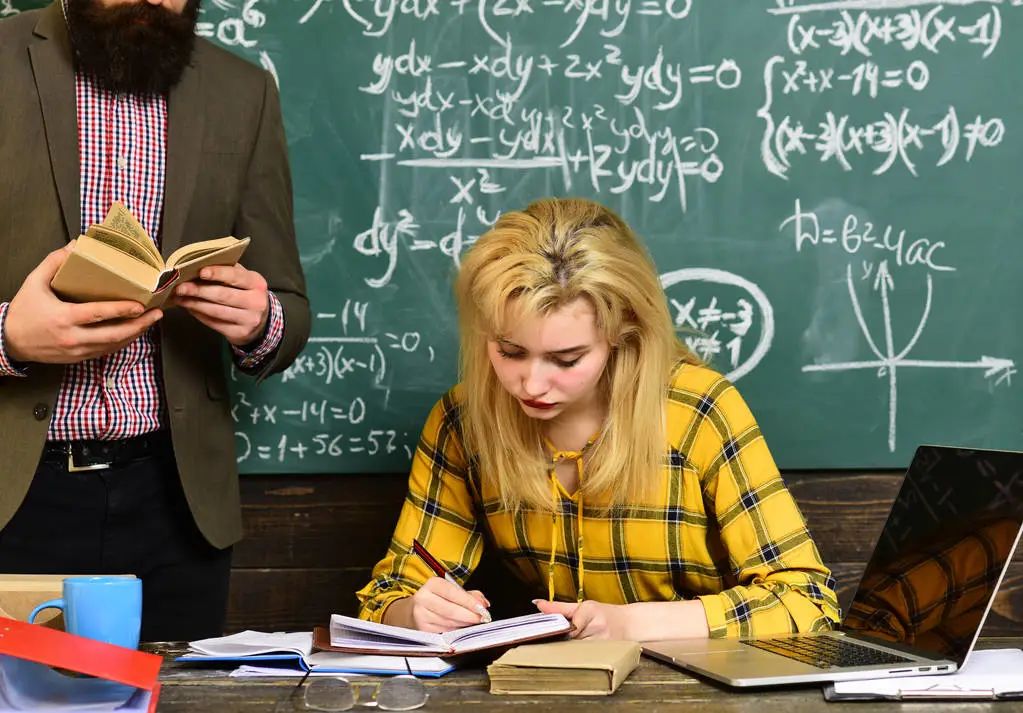 英国精英教育的选择,英国的精英教育是怎么样的