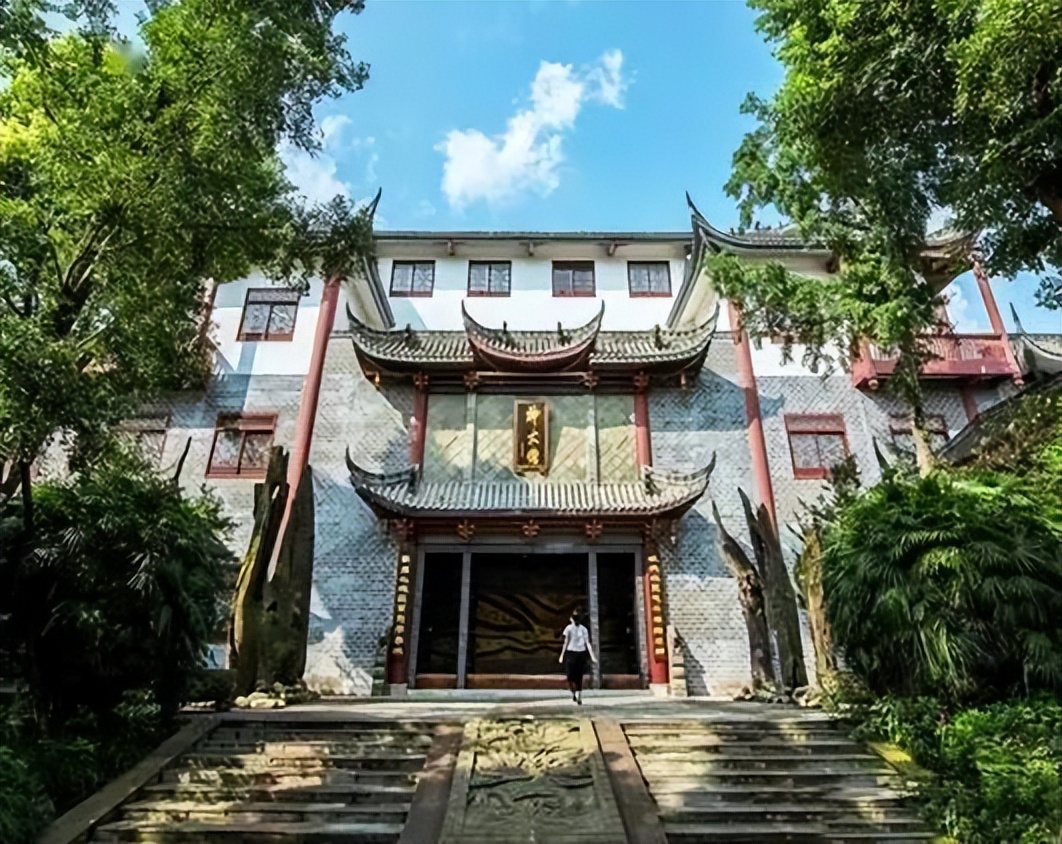 闈掔鏃呮父,鐪夊北闈掔