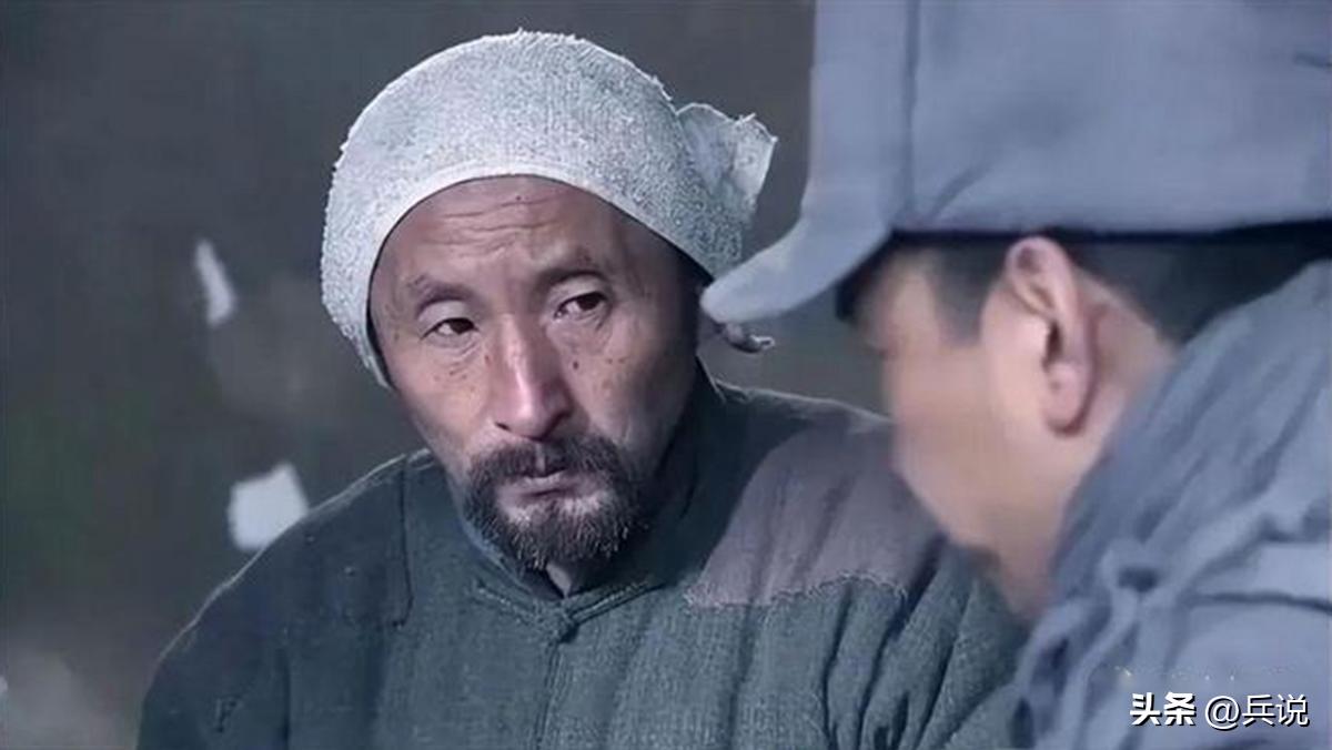 新四军女兵如厕，被大叔摁到被窝：从现在起，你是我老婆