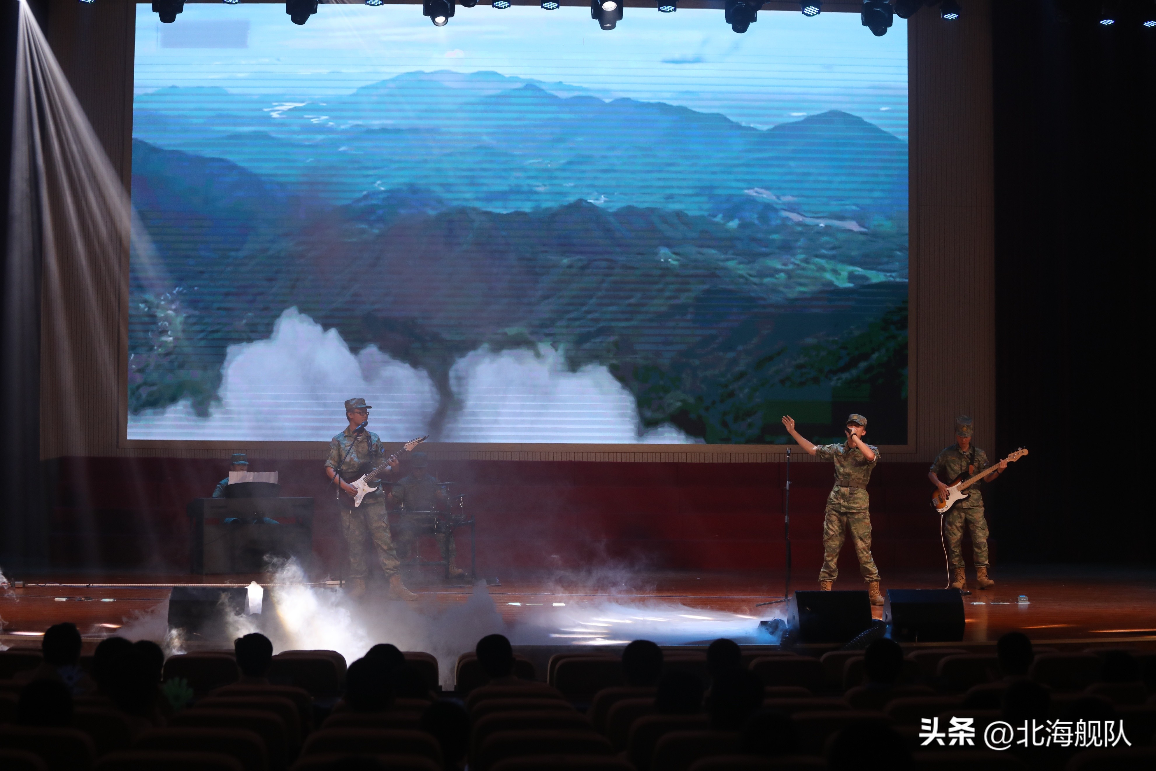 沉浸式舞台演出精彩上演,这场表演确实很震撼