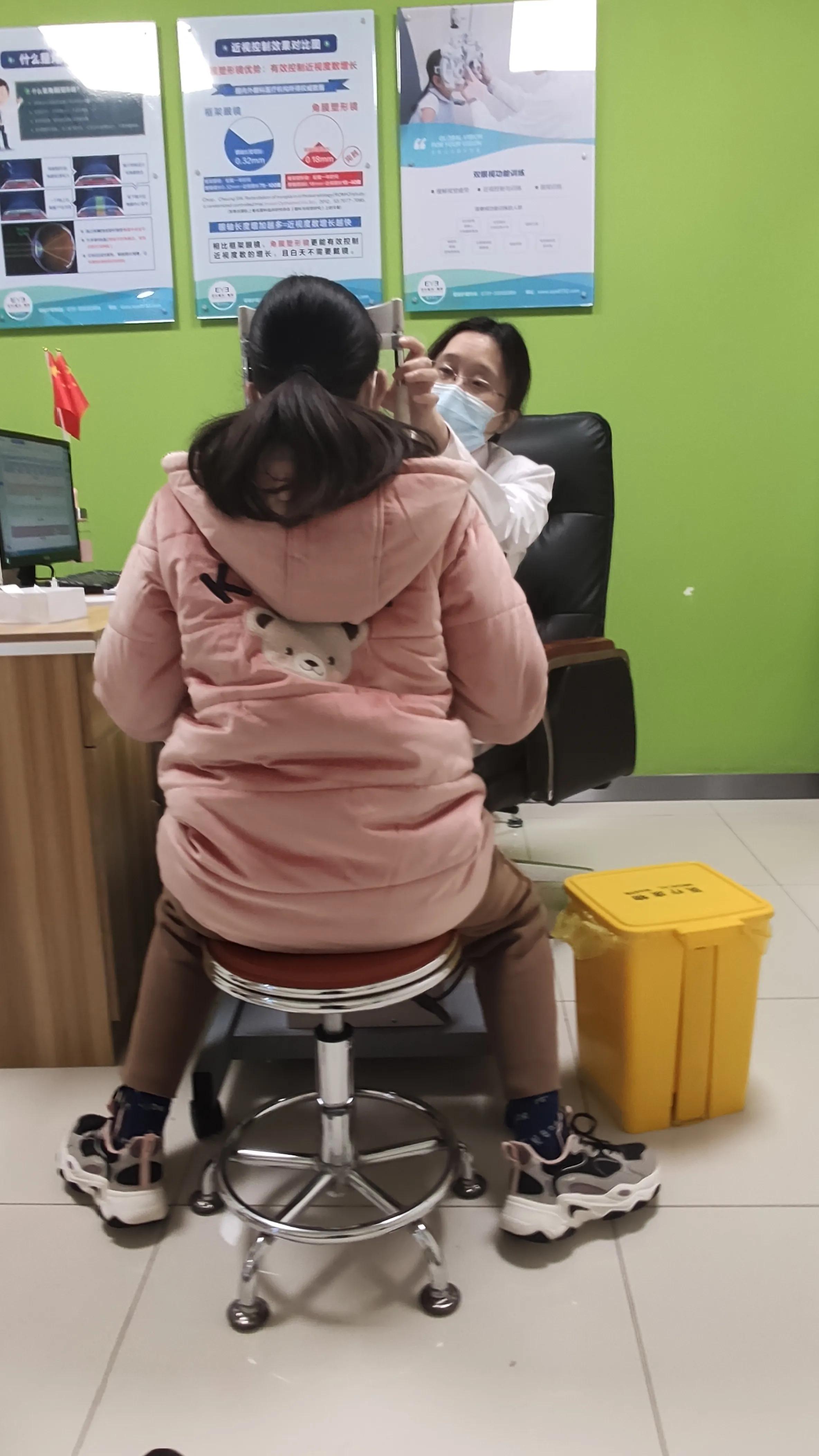 配角膜塑形镜复查要做哪些检查,角膜塑形镜第二天复查流程