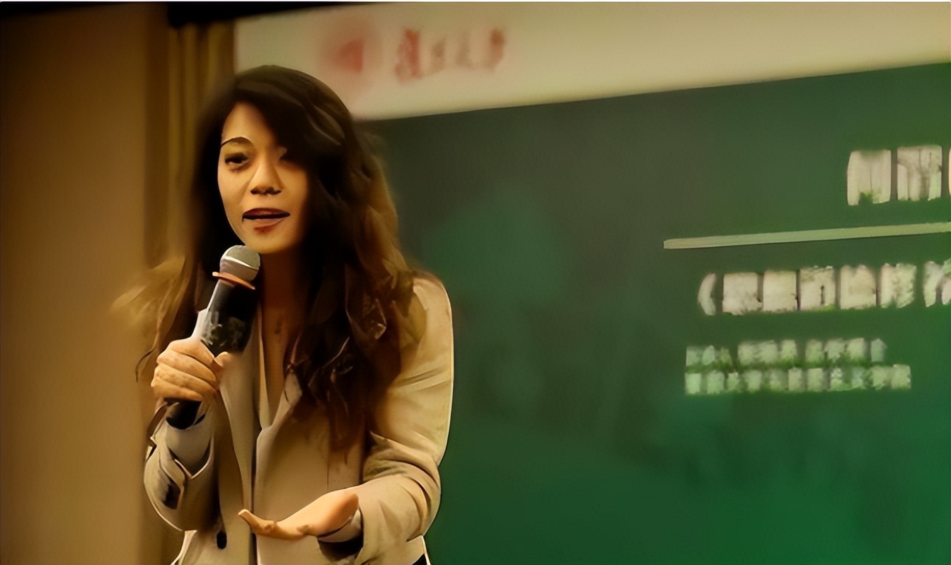 复旦大学女教授陈果读错字,陈果读错耄耋两字的现场视频