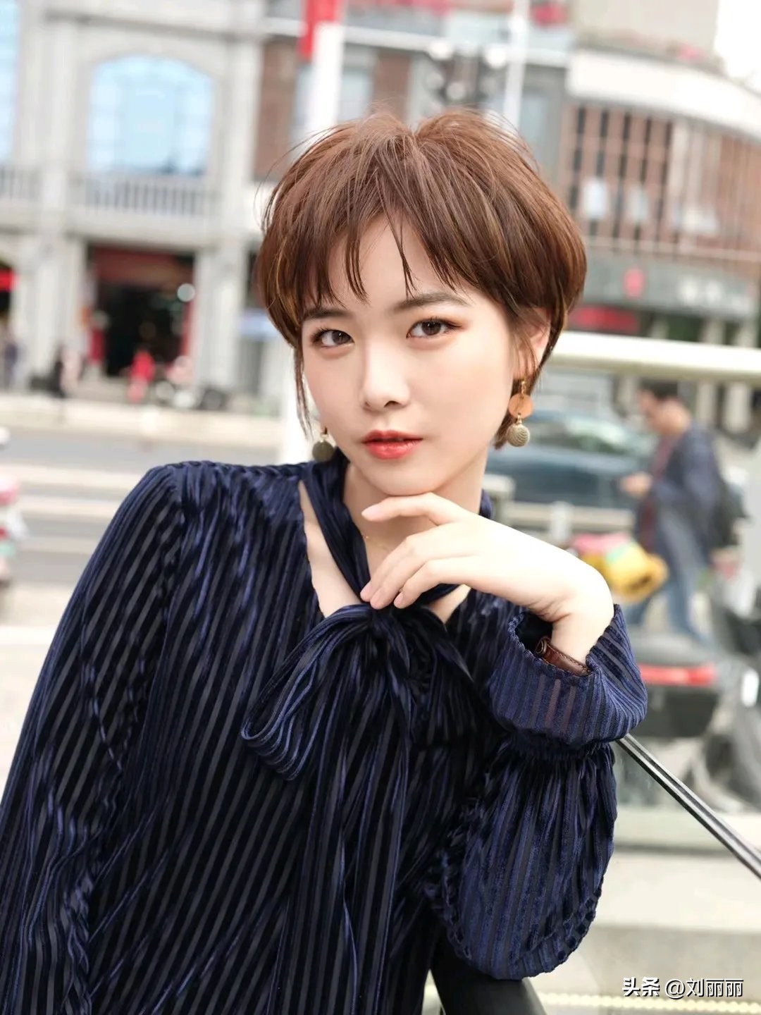 波波头满头小卷发型图片2015,高层次波波头满头造型烫打理