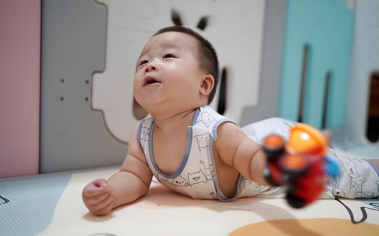 7个月宝宝开发大脑技巧,孩子发育迟缓的5大征兆早教