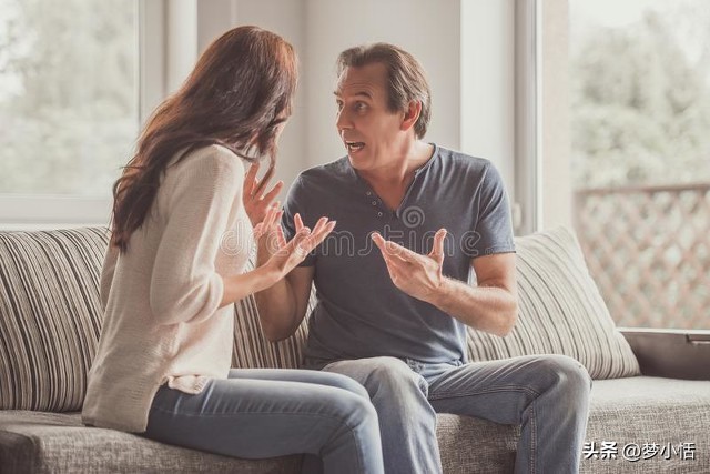 外甥患病大姐让我给10万，我刚想答应，老婆指了指门口，我给1000