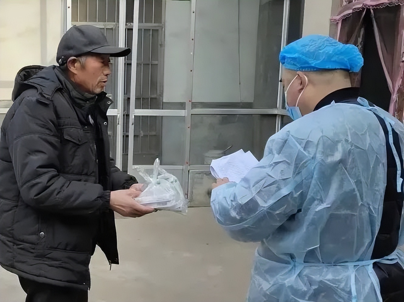 情系贫困户冬日送温暖,情系高龄老人暖心入户走访