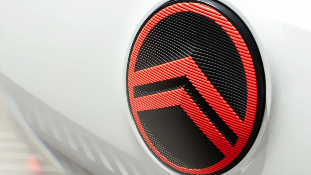 雪铁龙车标反光,雪铁龙哪些车即将换新标