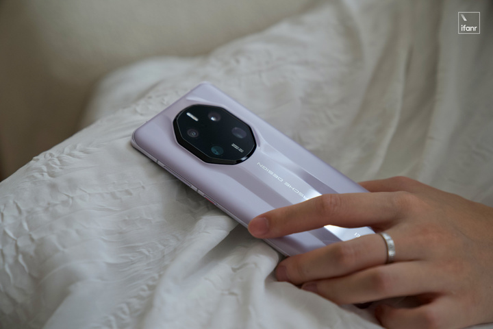 华为Mate50RS保时捷设计体验：生而峥嵘的「少数产品」