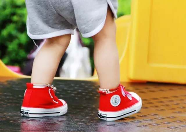 怎么给小孩选合适的鞋码,怎样给孩子买鞋选准尺码