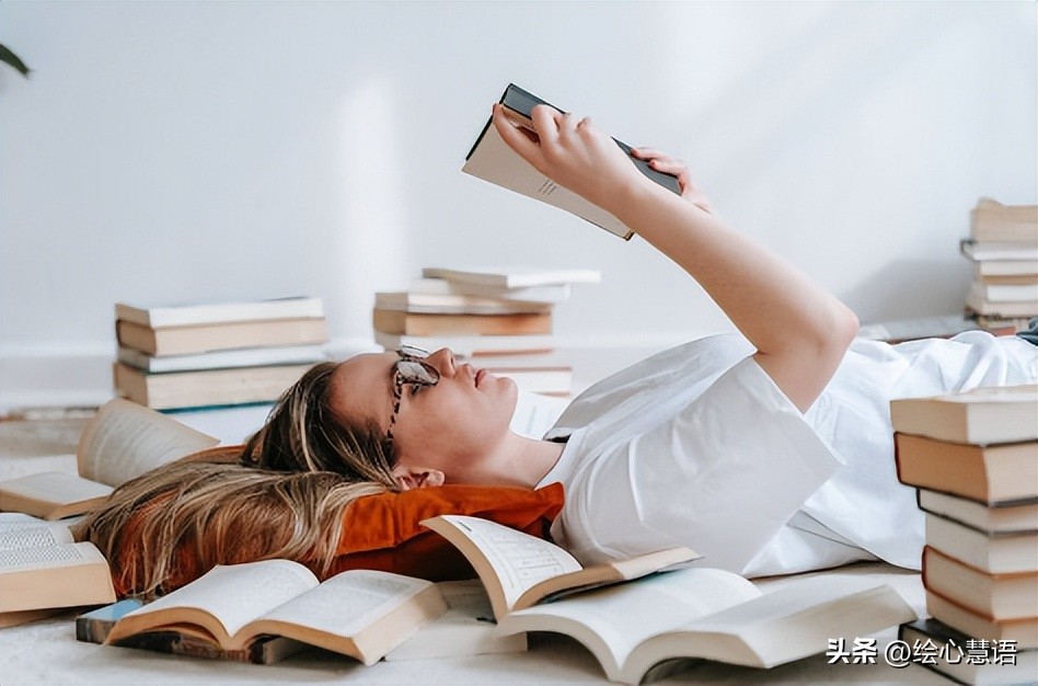 星巴克挤满了失业的中年人视频,星巴克挤满了失业的中年人全文