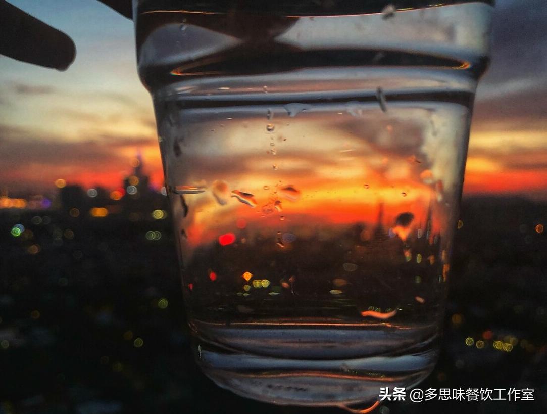 广东2大“搞笑酒”，酒美“路子野”，妥妥的“段子手”