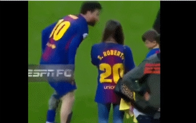 梅西获得金球奖c罗握手梅西,梅西工资卡给老婆