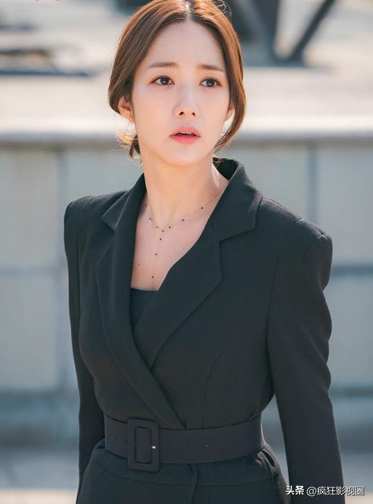 韩国女星朴敏英整容,朴敏英被称为韩国整容界女星范本