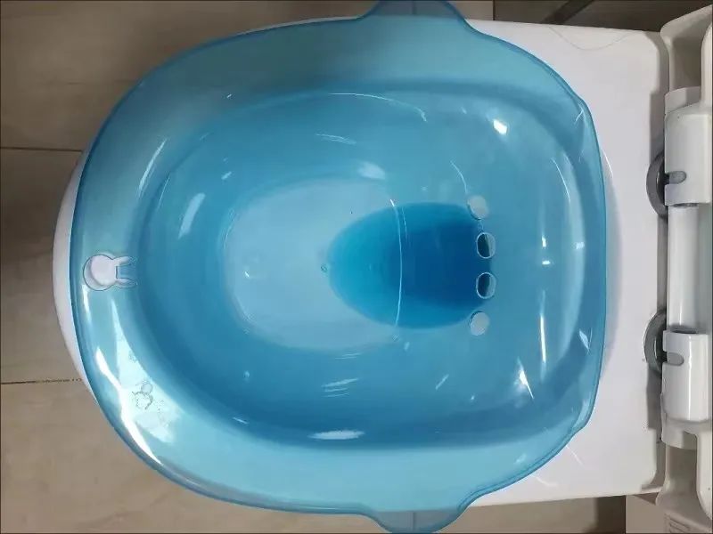 便血怎么判断是痔疮还是肠癌颜色,专家教您如何辨别痔疮便血与肠癌