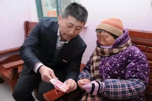 银行取钱新规最新消息,银行对老人5万以下取款规定