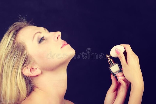 scentsmell区别,smell和smells用法