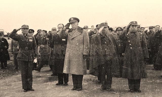 侵华日军*行暴**照片，日本人强迫女子脱下衣服，*辱侮**致死