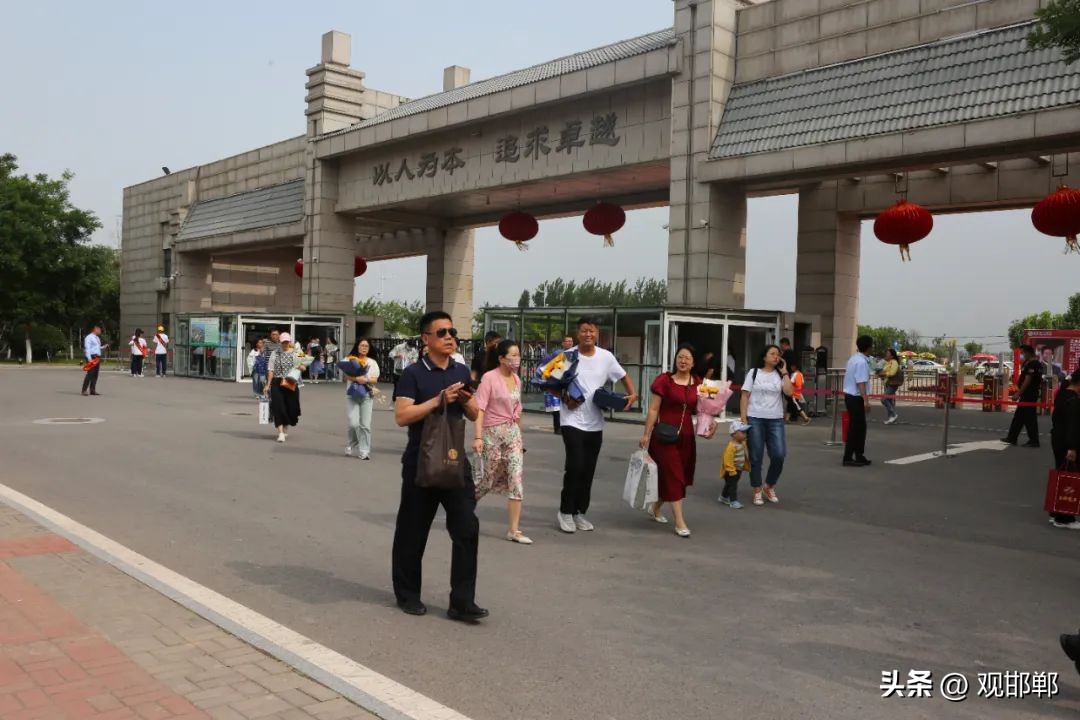以爱之名育心成长主题活动,成人礼仪式学校举办