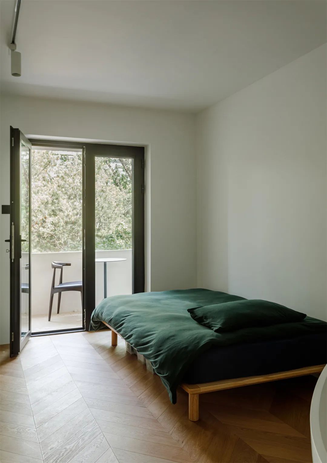 任性！北京女主坚持在客厅放张床，卧室里规划浴缸，入住反而舒心