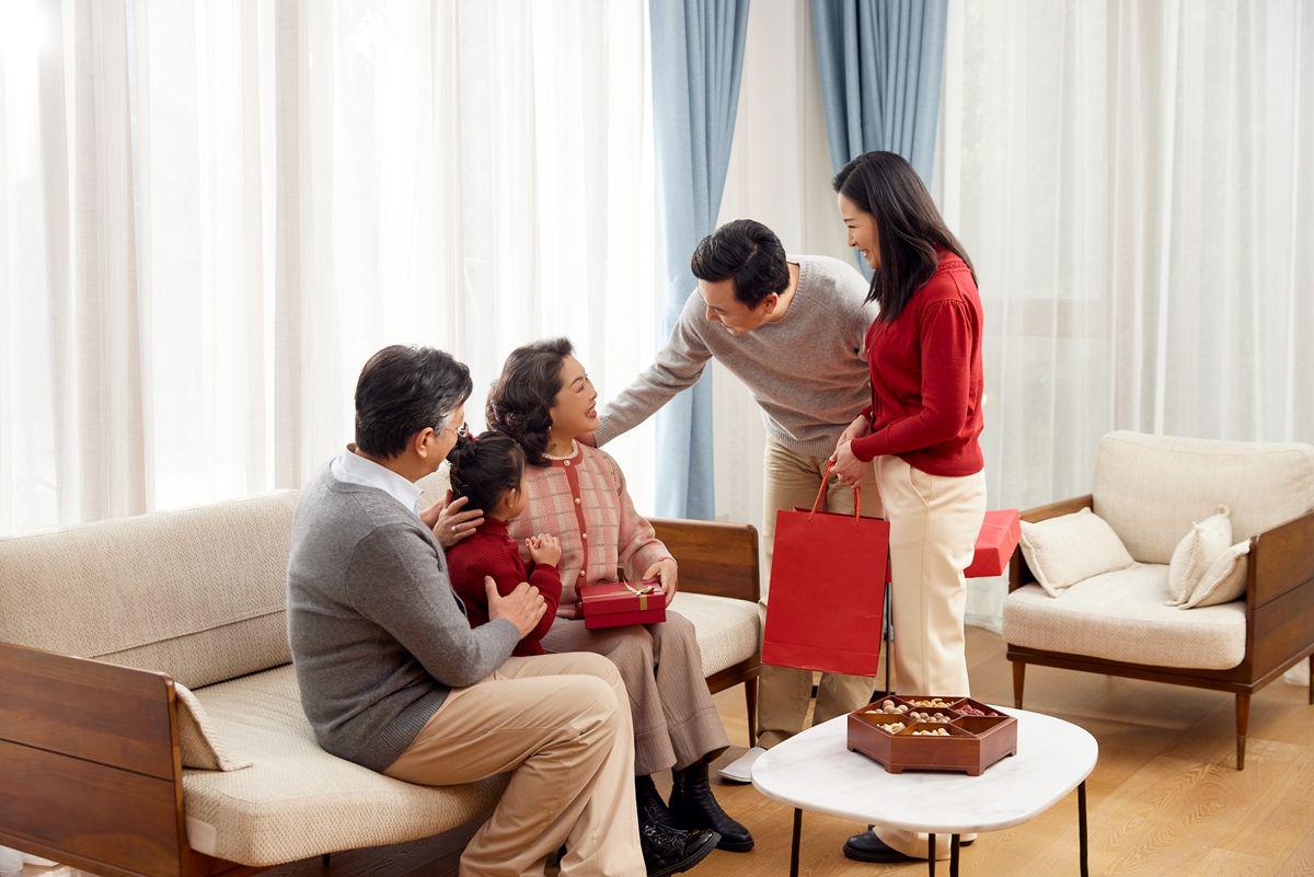 准女婿春节送礼要不要给压岁钱,春节送礼送几样合适有讲究吗