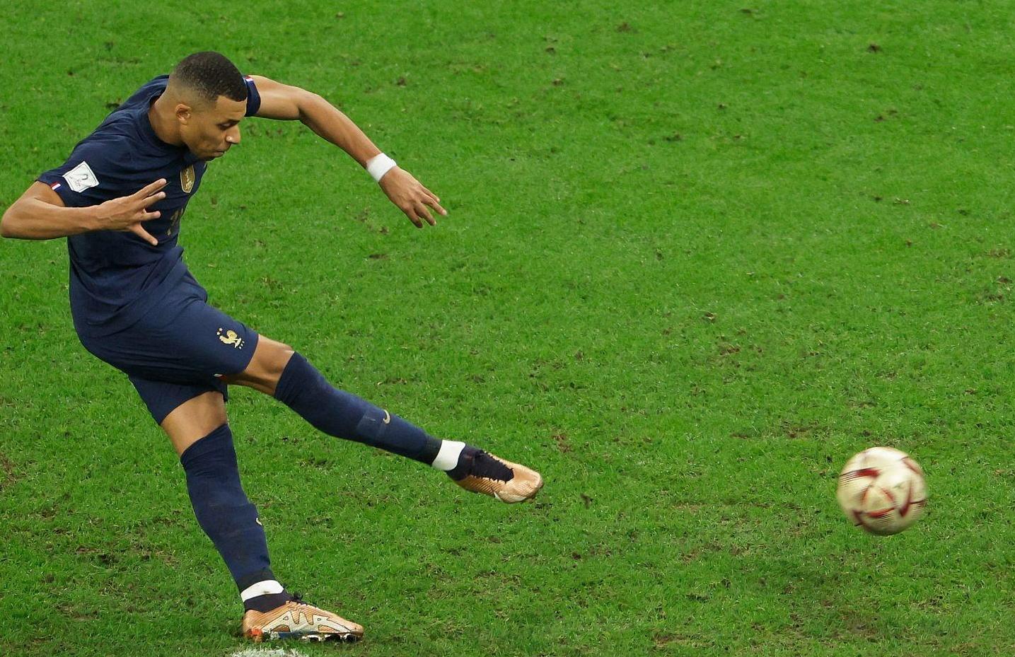 姆巴佩首个世界杯决赛帽子戏法,姆巴佩8球加冕金靴