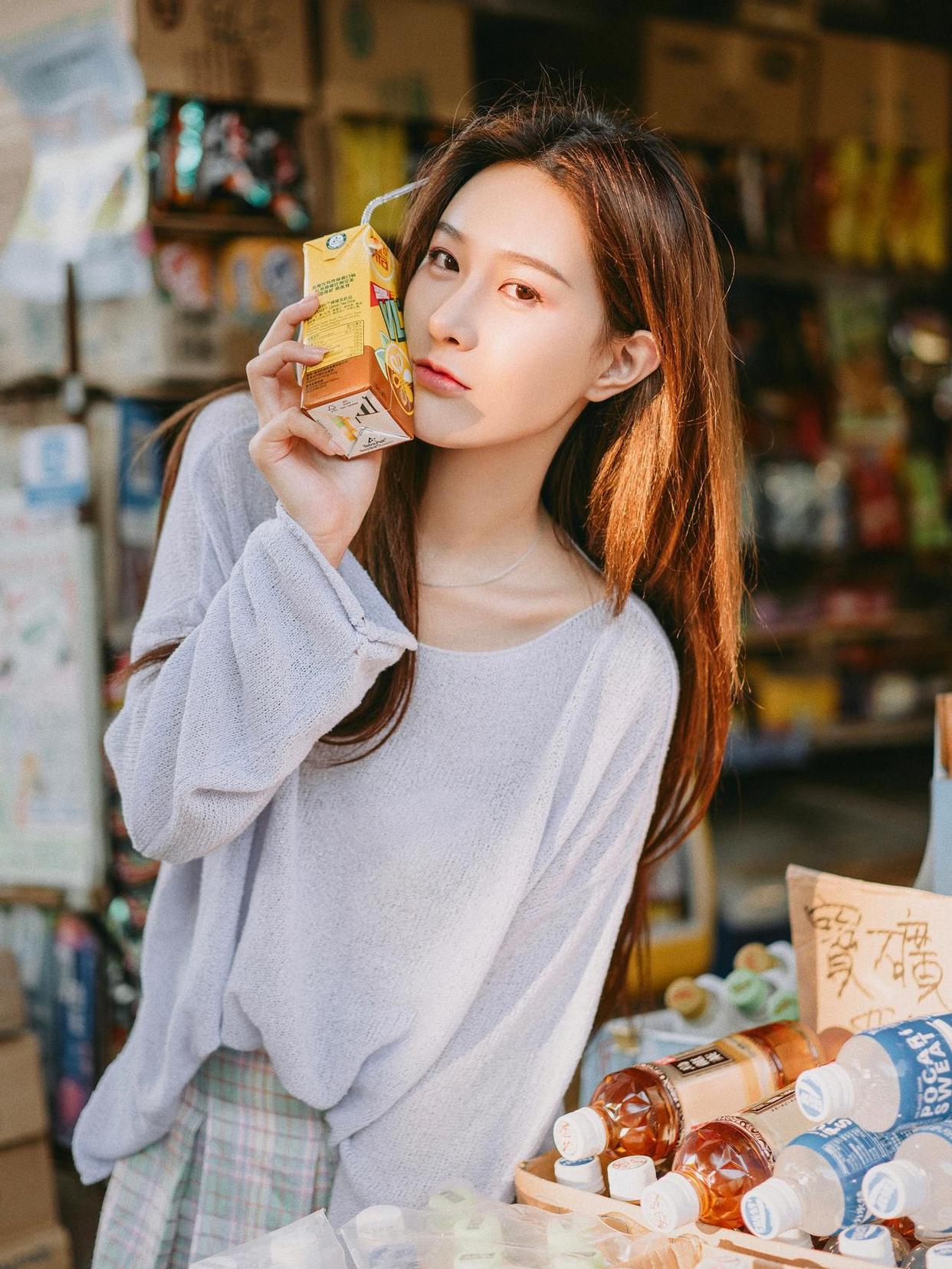 10秒教你学会摆拍再也不用剪刀手,16个摆拍动作告别剪刀手