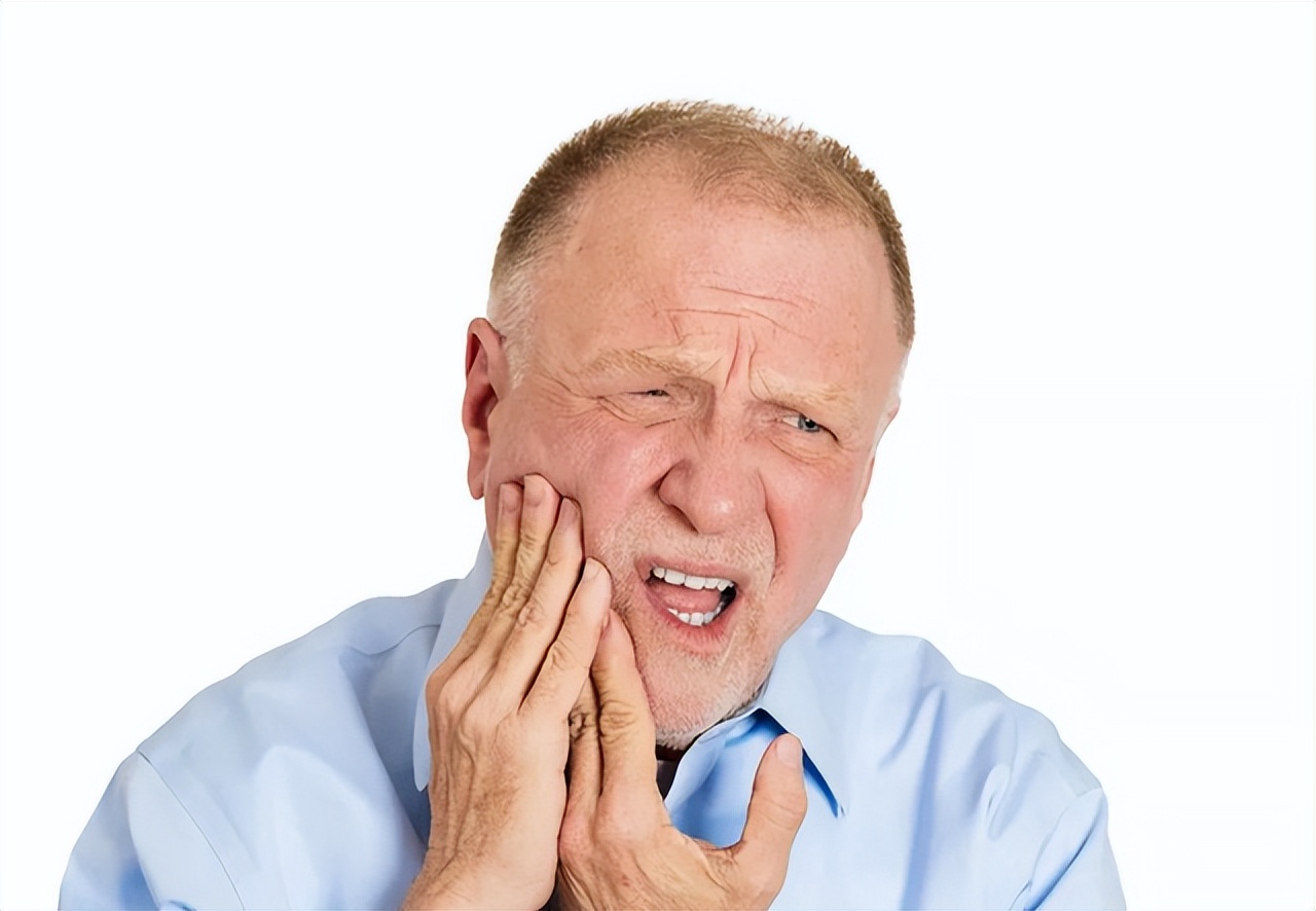 牙齿松动后，是自然掉牙好还是直接拔掉好？请注意这两点