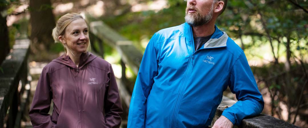 户外装备届的“爱马仕”，一件冲锋衣5000元，背后的大佬竟是安踏