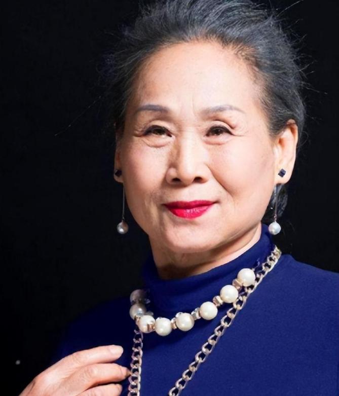 苇青演疯老太太,老太太演员苇青