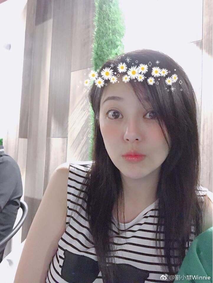 被骂自私又无知！著名港星晒宠物神器遭狂轰，为自家犬使用驱狗器