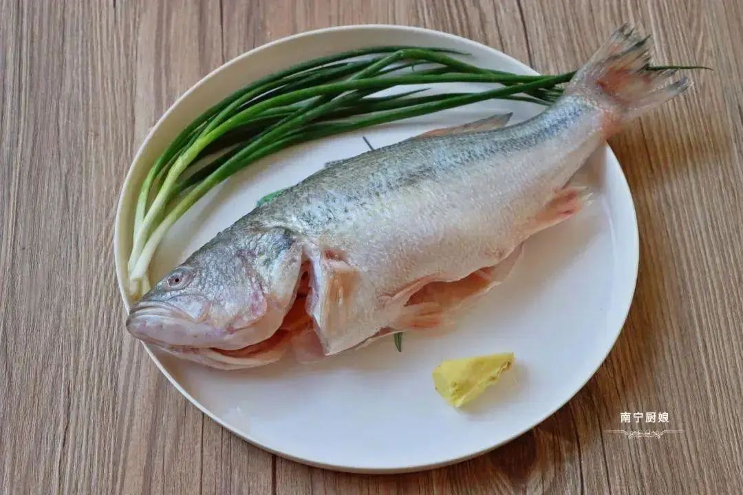 清蒸鱼的做法用盐吗,清蒸鱼加了清蒸豉油要加盐吗