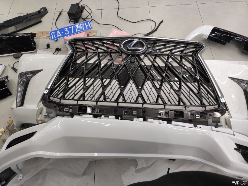 雷克萨斯lx570巅峰限量版越野改装,雷克萨斯LX570内饰改装套件