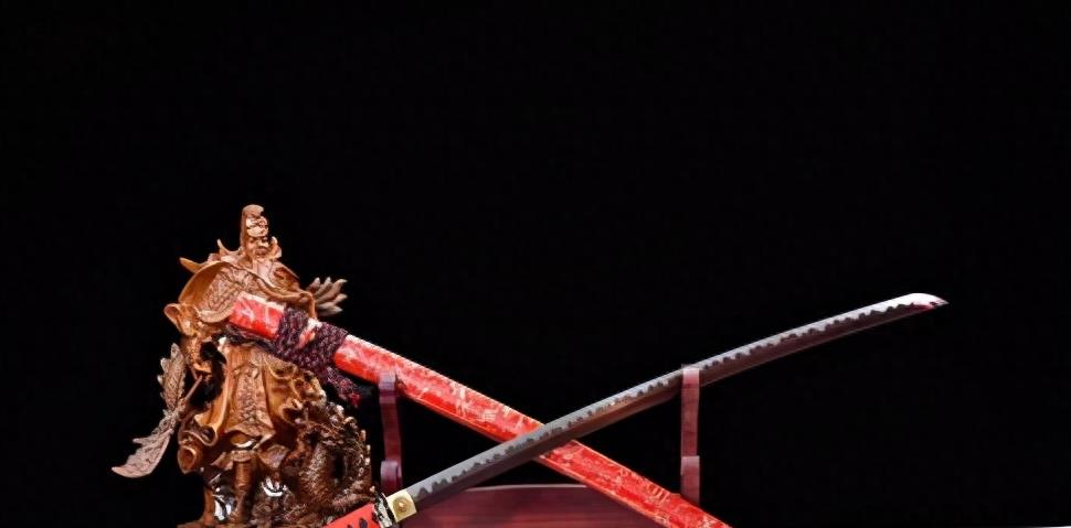 72小时不让睡觉，后背打到脱皮，女子恳求民警：他都是为我好