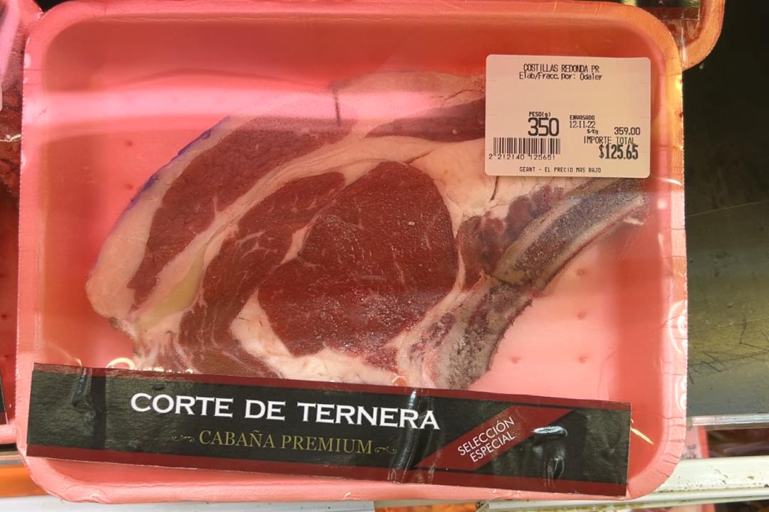 花了6000元在海上吃西餐,花了8000块钱到河里面吃一顿饭