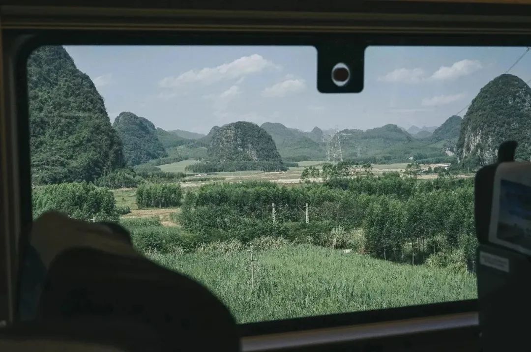 打飞的都要去坐的动车,怎么每站都这么好看